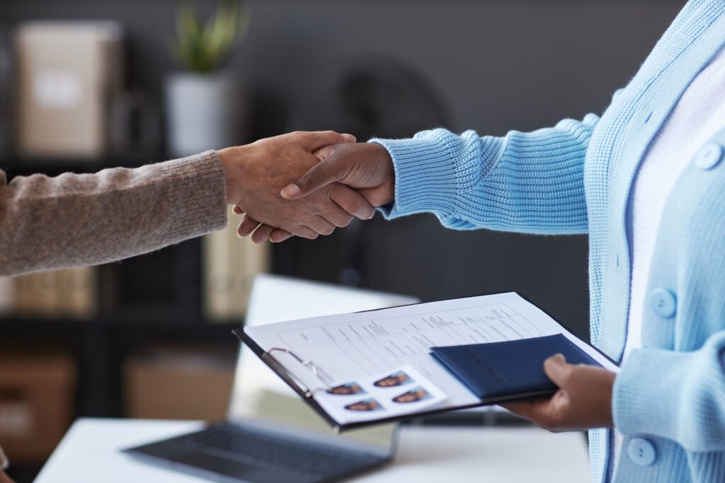 servicios,extranjeria y arraigos,nacionalidad española,asesoria la paz servicios