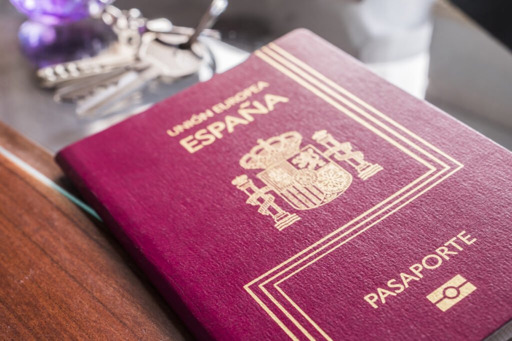 servicios,extranjeria y arraigos,nacionalidad española,asesoria la paz servicios